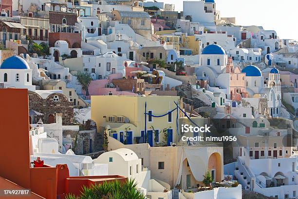 Oia Paesaggio Urbano Santorini Grecia - Fotografie stock e altre immagini di Ambientazione esterna - Ambientazione esterna, Architettura, Bellezza