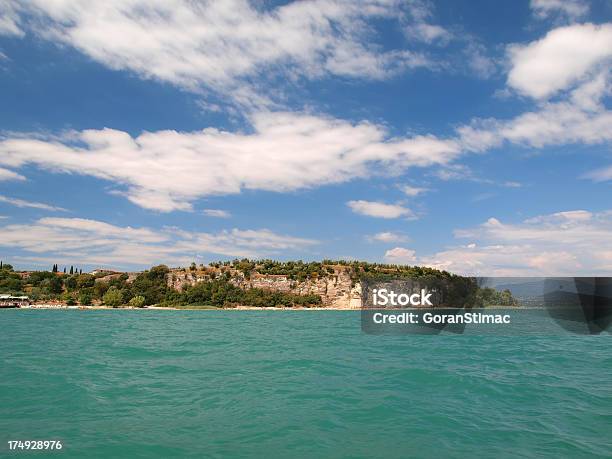 Sirmione Península - Fotografias de stock e mais imagens de Ajardinado - Ajardinado, Azul, Azul Turquesa