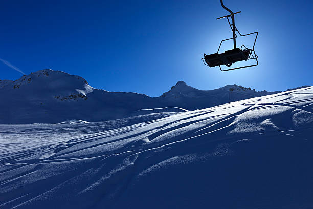 montagna tramonto - mt snow horizon over land winter european alps foto e immagini stock