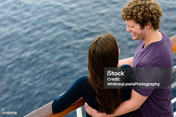 Siamo In Una Barca - Fotografie stock e altre immagini di Acqua - Acqua, Amore, Carino