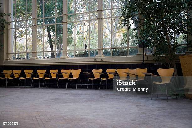 Old School Klasie - zdjęcia stockowe i więcej obrazów Sala wykładowa - Sala wykładowa, Hall, Budynek szkolny