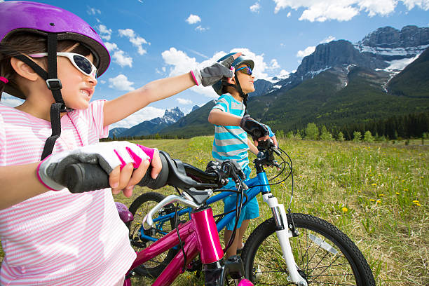 istock Siblings biking and viewing the mountains 174929372
