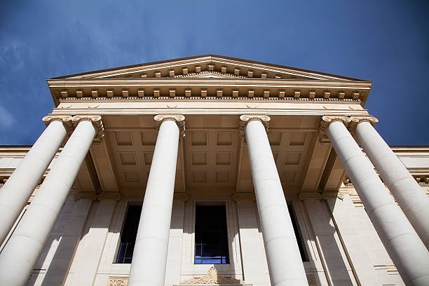 il beaux arts/neo-classica colonne - county courthouse” foto e immagini stock