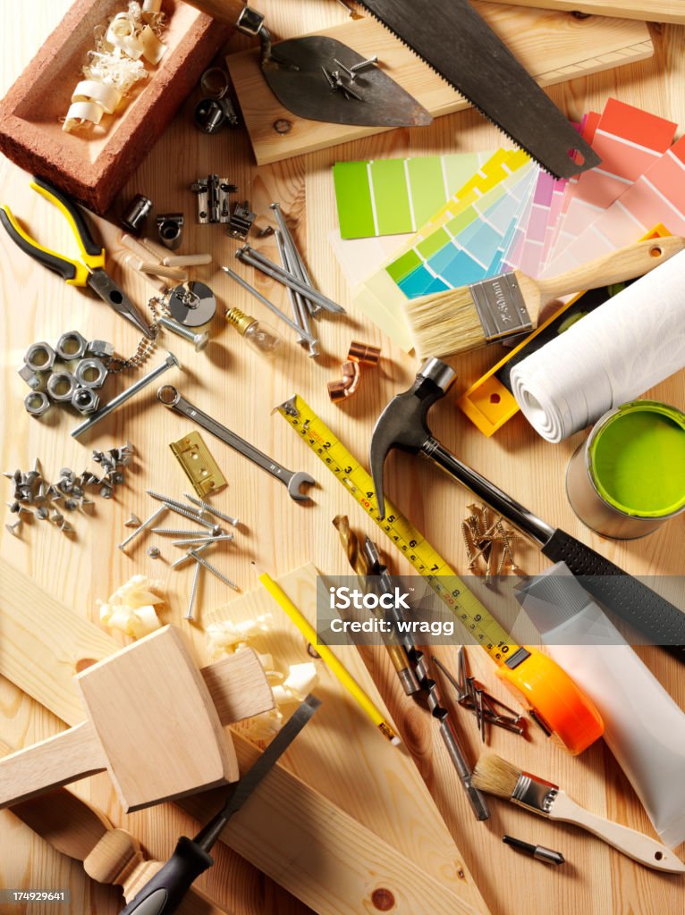 DIY ferramentas de trabalho e produtos em um fundo de madeira - Foto de stock de Alicate royalty-free