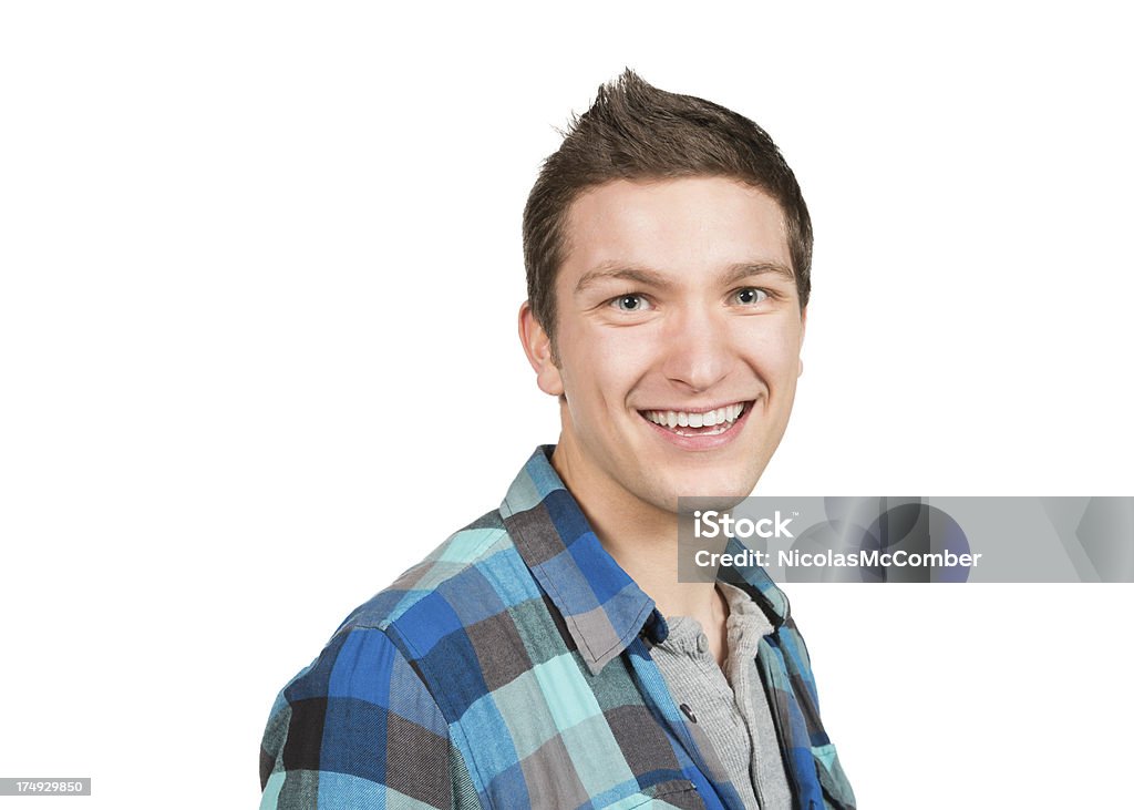 Vivace giovane uomo sorridente isolato ampiamente alla telecamera - Foto stock royalty-free di Abbigliamento casual