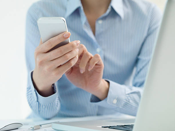 istock Woman who works with a smart phone 174930011