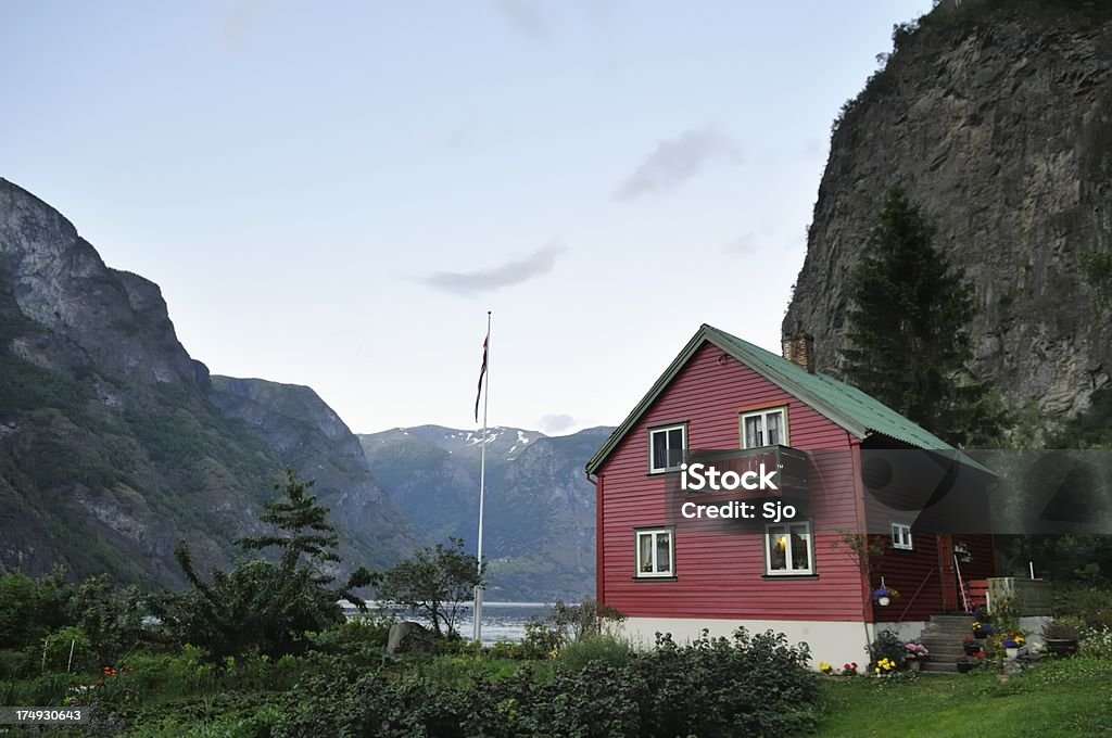 Casa norvegese - Foto stock royalty-free di Ambientazione esterna