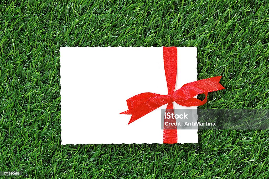 Carta bianco con spazio per il testo in rosso e fiocco - Foto stock royalty-free di Cartolina di Natale