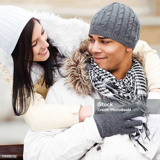 Foto de Casal Jovem e mais fotos de stock de Amizade - Amizade, Divertimento, Grupo Multiétnico