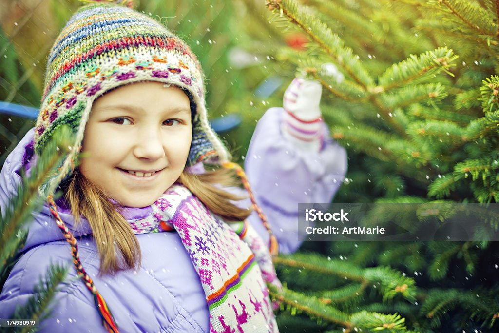 À la recherche d'un arbre de Noël - Photo de 8-9 ans libre de droits