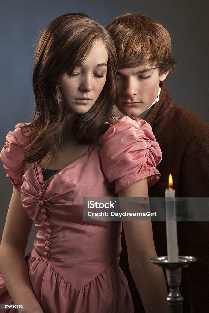 Портрет молодой мужчина и женщина в винтажном стиле - Стоковые фото 16-17 лет роялти-фри