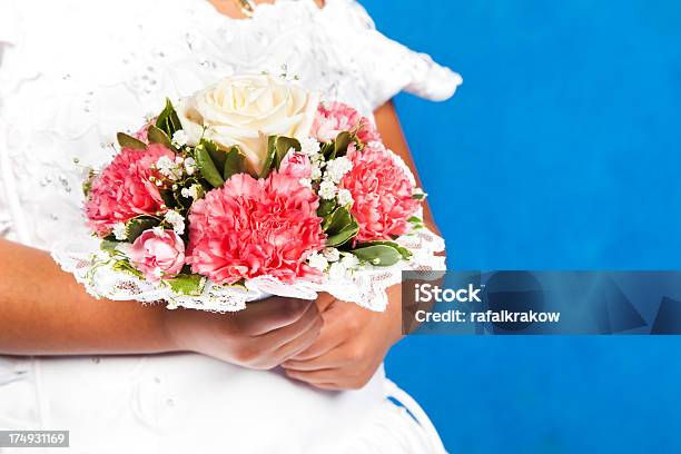 여자아이 쥠 부케 꽃-식물에 대한 스톡 사진 및 기타 이미지 - 꽃-식물, 드레스, 부케