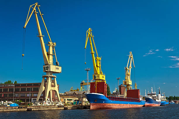 промышленный гавань - sailing ship nautical vessel rigging industrial ship стоковые фото и изображения