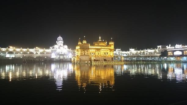 istock The Golden Temple 1749315045