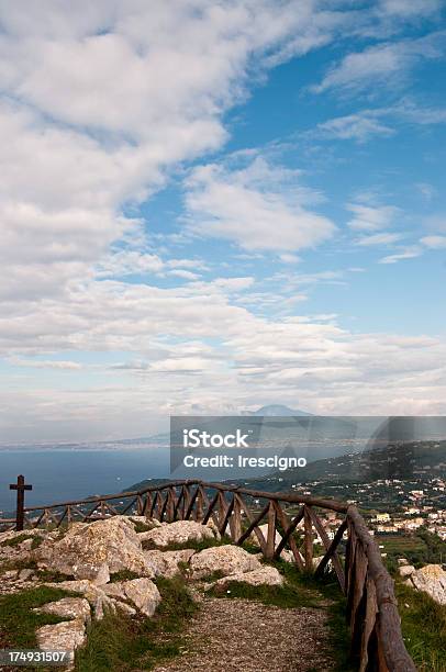 Massa Lubrense Viewpoin San Costanzocosta Sorrentina - Fotografie stock e altre immagini di Albero