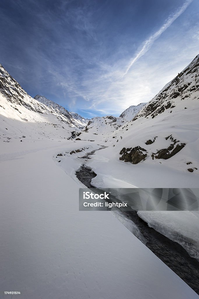 Montagne invernali - Foto stock royalty-free di Alpi