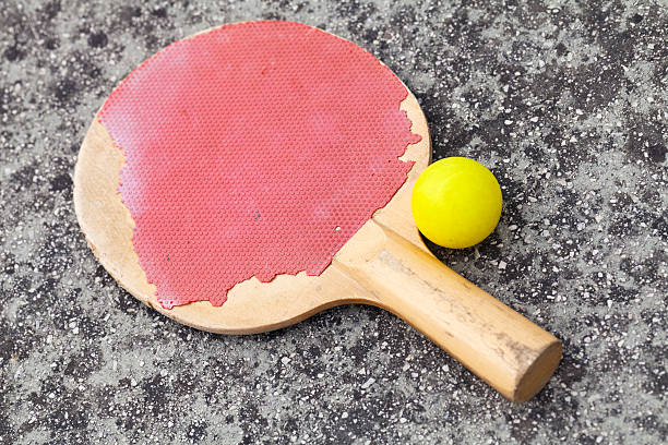 eseguire il ping pong raquet - construction material torn run down concrete foto e immagini stock