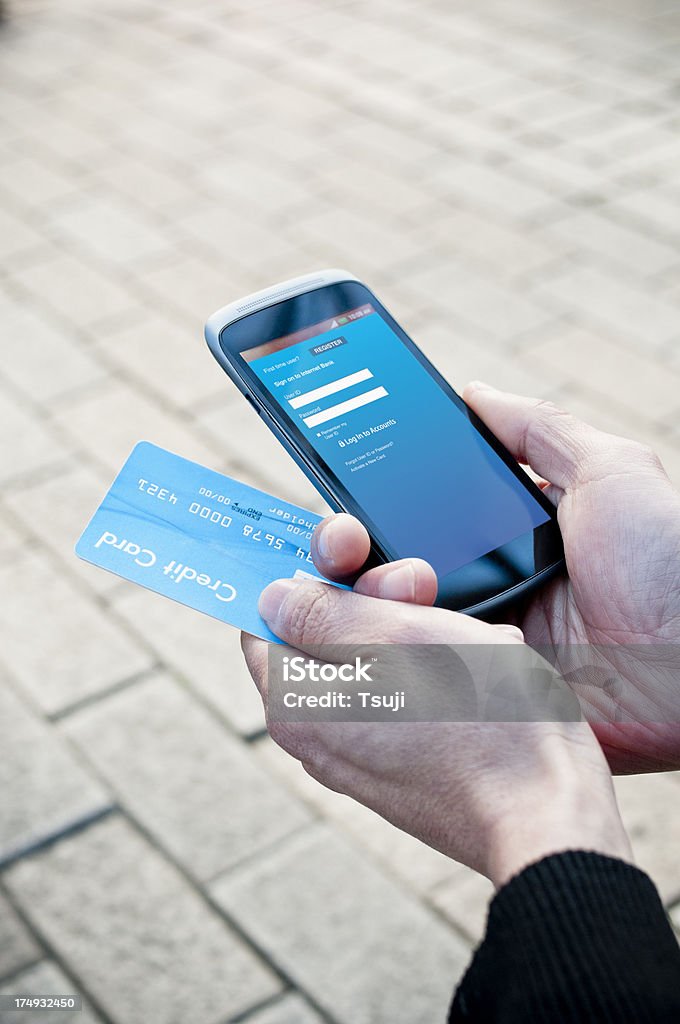 Мобильный банкинг - Стоковые фото Дистанционное банковское обслуживание роялти-фри