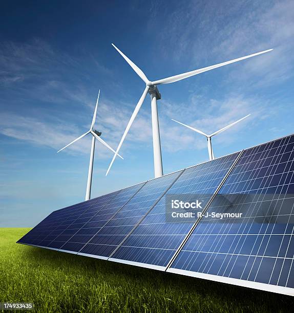 Foto de Painéis De Energia Solar E Turbinas Eólicas Do e mais fotos de stock de Energia solar - Energia solar, Turbina Eólica, Usina de Energia Solar