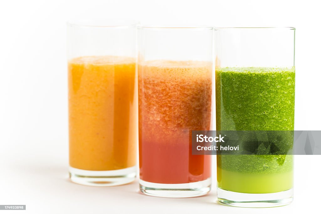 Trois des smoothies de couleurs différentes. - Photo de Cocktail de fruits pressés libre de droits