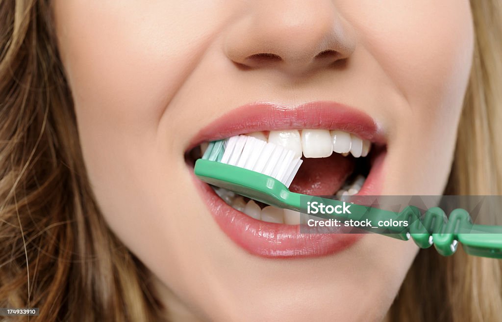 Dentista per la pulizia - Foto stock royalty-free di Adulto
