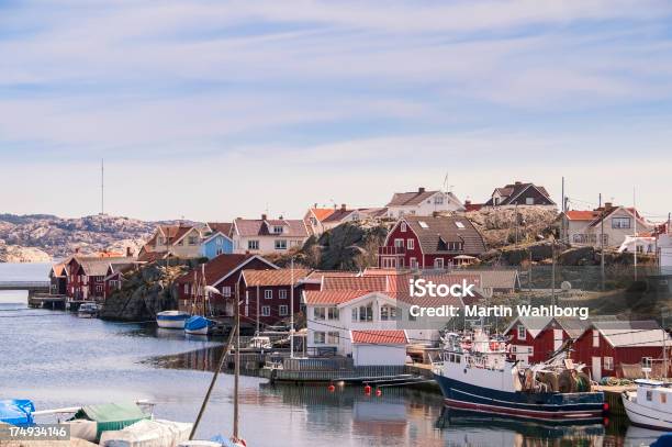 Photo libre de droit de Bohuslan Village Côtier banque d'images et plus d'images libres de droit de Bateau de pêche - Bateau de pêche, Bateau à moteur, Bateau à rames