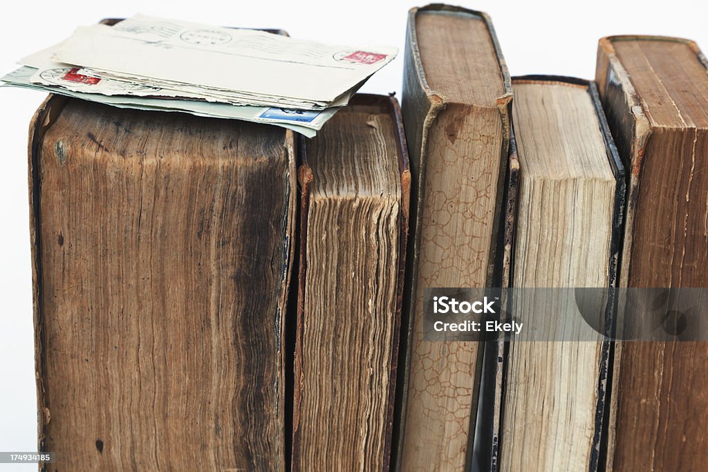 vintage viejos libros y las letras. - Foto de stock de Alrededor del siglo XV libre de derechos