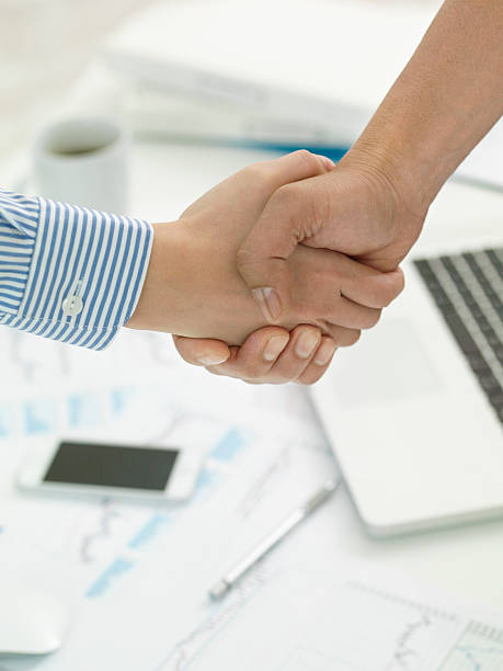 istock Businessmen who make a contract 174934333