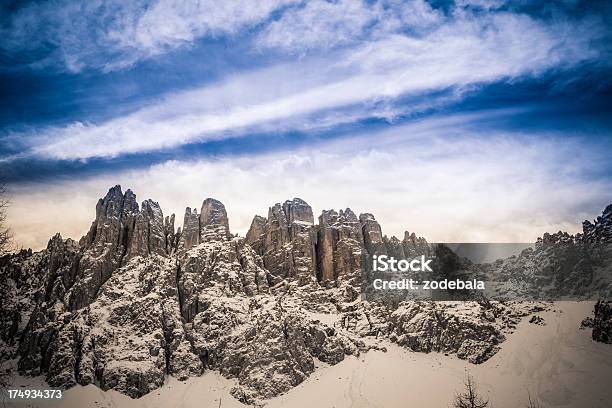 Paisagem De Inverno Nas Montanhas Dolomitas - Fotografias de stock e mais imagens de Alpes Europeus - Alpes Europeus, Alto - Descrição Física, Ao Ar Livre