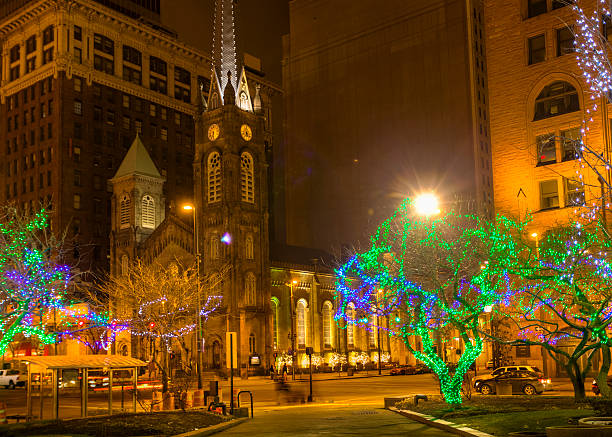 natal em cleveland, ohio - soldiers and sailors memorial arch imagens e fotografias de stock