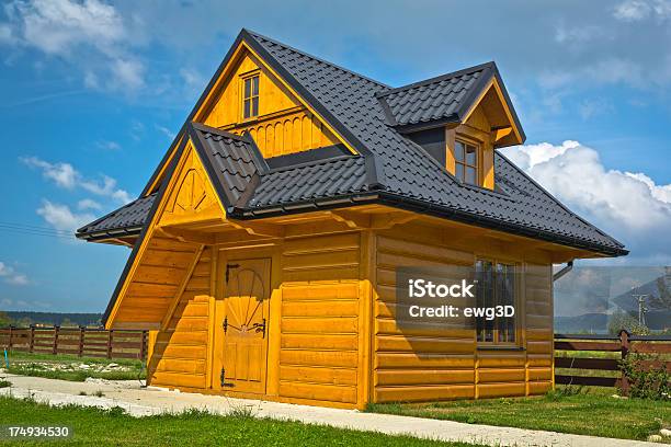 Mały Drewniany Kloc Kabina - zdjęcia stockowe i więcej obrazów Architektura - Architektura, Bez ludzi, Budowla mieszkaniowa