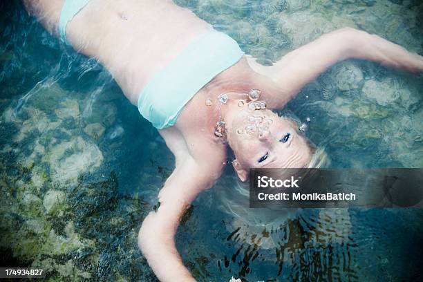 Ahogarse Foto de stock y más banco de imágenes de Adulto - Adulto, Adulto joven, Agua