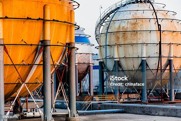 Gasvorratsbehälter Stockfoto und mehr Bilder von Außenaufnahme von Gebäuden - Außenaufnahme von Gebäuden, Bauwerk, Benzin