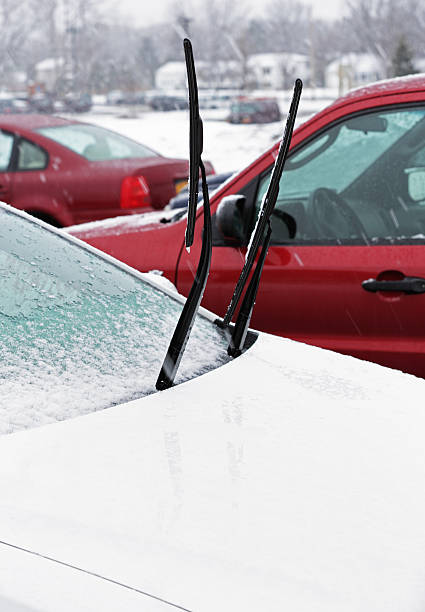 wycieraczki przedniej szyby pozycji podpartej - isweather2013 zdjęcia i obrazy z banku zdjęć