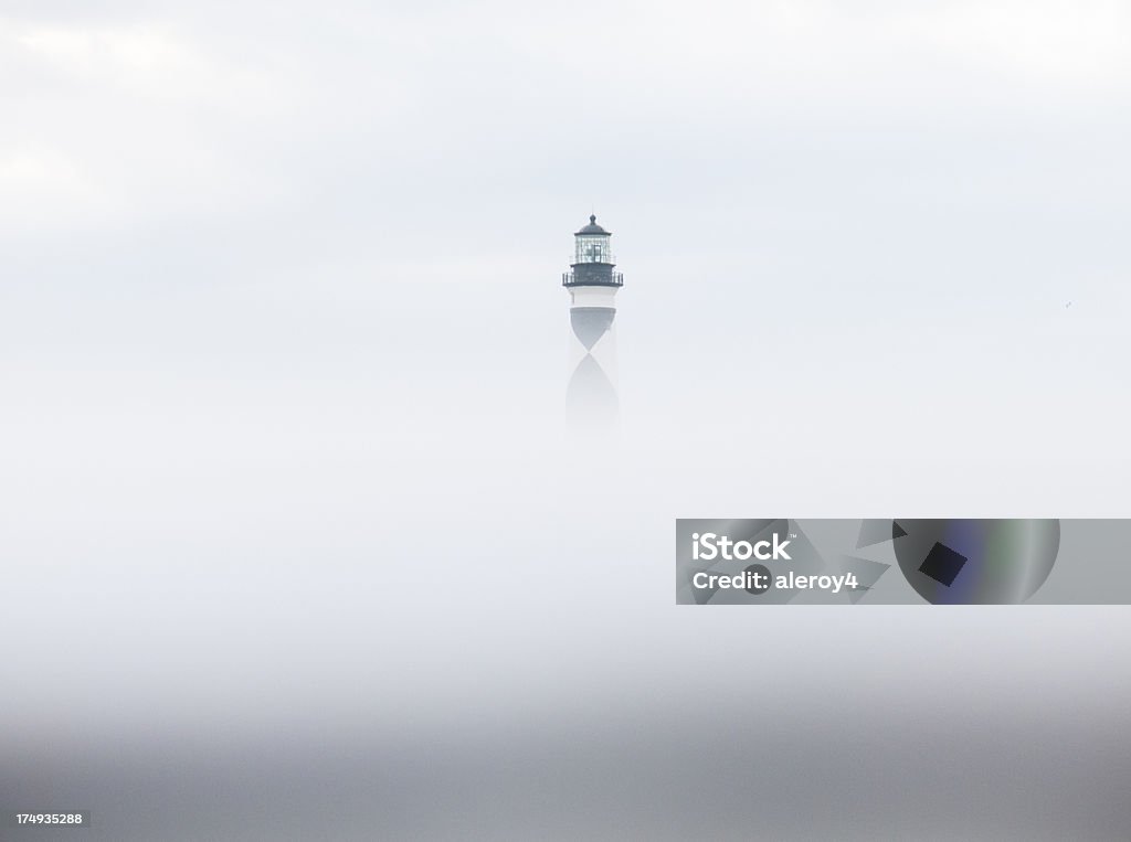 Leuchtturm im the mist - Lizenzfrei Leuchtturm Stock-Foto