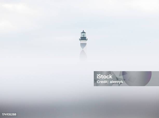Leuchtturm Im The Mist Stockfoto und mehr Bilder von Leuchtturm - Leuchtturm, North Carolina - US-Bundesstaat, Entstehung
