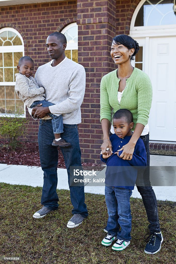 African American family standing in front of house - Foto de stock de Africano-americano libre de derechos