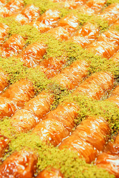 turc baklava - cooked in a row traditional culture indoors photos et images de collection