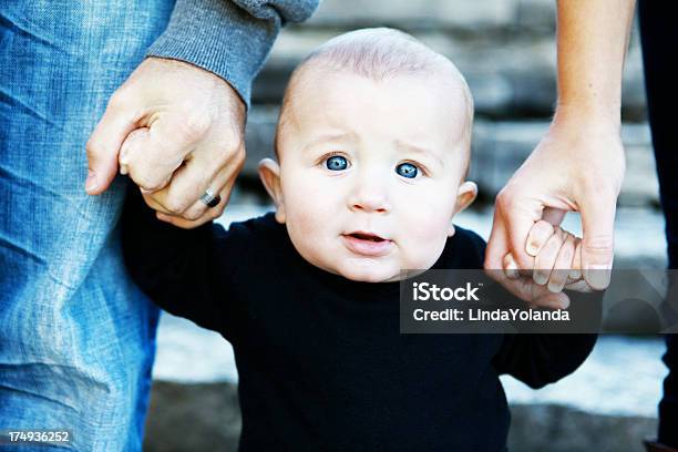 Retrato De Menino Bonito Bebê - Fotografias de stock e mais imagens de 0-11 Meses - 0-11 Meses, 6-11 meses, Bebé