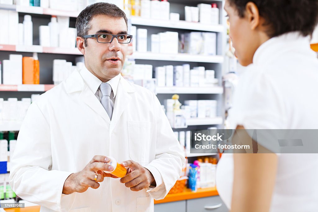 Cliente em Farmácia e farmacêutico - Royalty-free 30-39 Anos Foto de stock