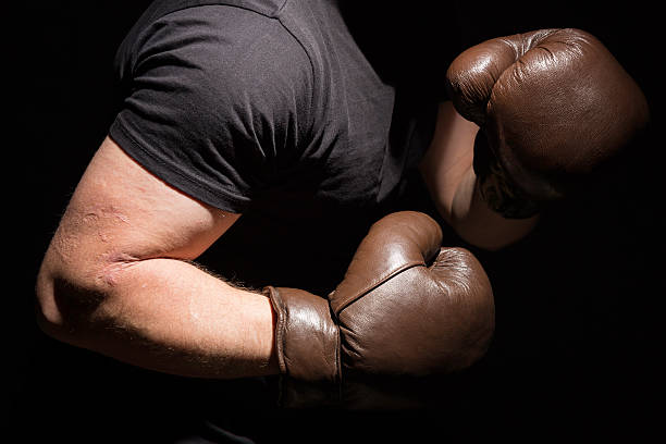 남자의 권투 장갑 - conflict boxing glove classic sport 뉴스 사진 이미지