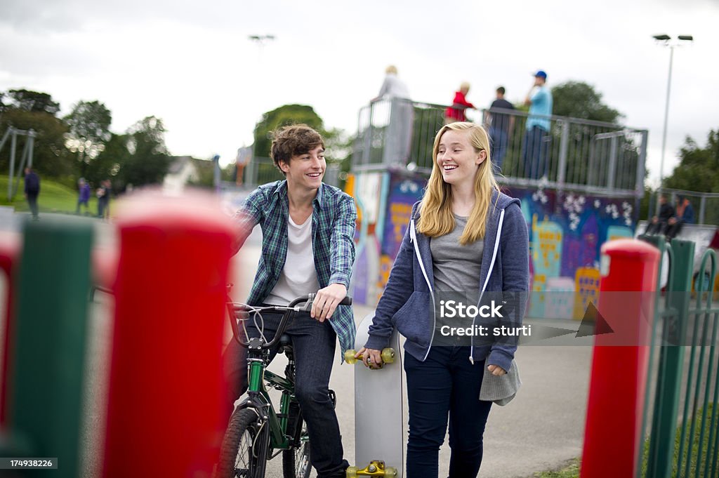 teen Paar im skatepark - Lizenzfrei 16-17 Jahre Stock-Foto