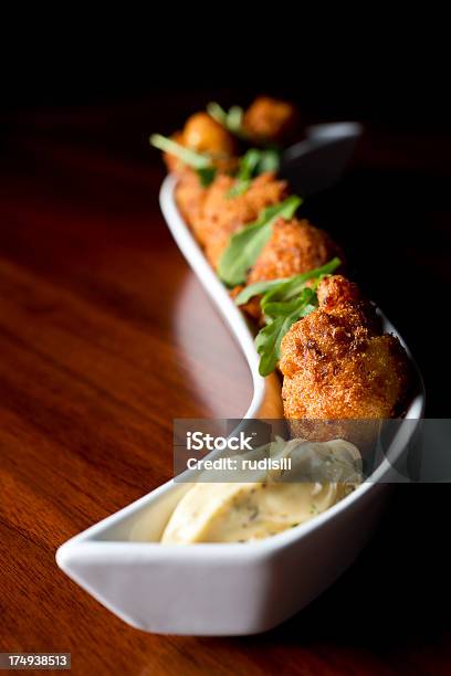 Caranguejo Empanado - Fotografias de stock e mais imagens de Bolo - Sobremesa - Bolo - Sobremesa, Bolo de Peixe, Branco