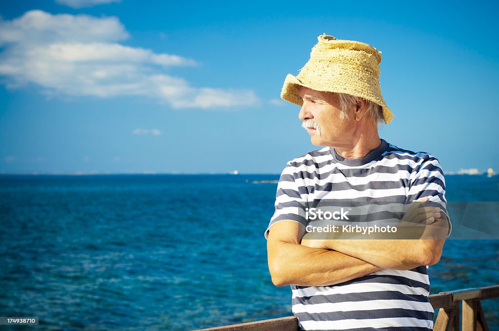 Muelle frente al mar - Foto de stock de 60-64 años libre de derechos