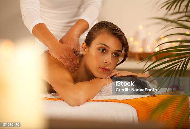 Spa Center Stockfoto und mehr Bilder von Attraktive Frau - Attraktive Frau, Dekoration, Entspannung