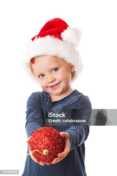 Foto de Menina E Decorações De Natal e mais fotos de stock de Bola de Árvore de Natal - Bola de Árvore de Natal, Chapéu de Papai Noel, Criança