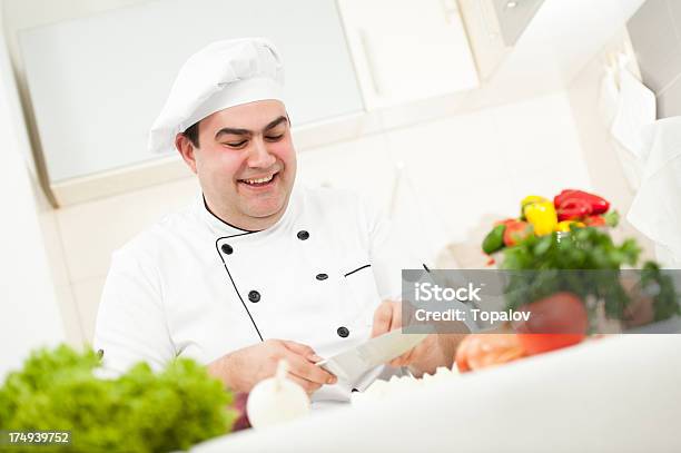 Foto de O Chef e mais fotos de stock de Adulto - Adulto, Chef de cozinha, Comida