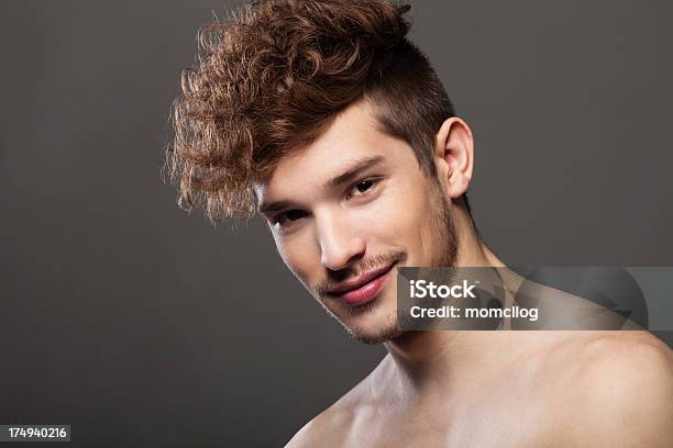 Foto de Masculino De Beleza e mais fotos de stock de Tronco Nu - Tronco Nu, Modelo profissional, Sexo Masculino