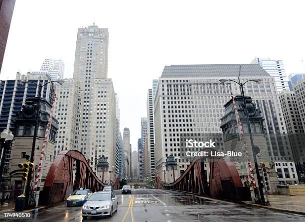 Foto de Tráfego Na Cidade De Chicago e mais fotos de stock de Chicago - Illinois - Chicago - Illinois, Dia, Ponto de Fuga
