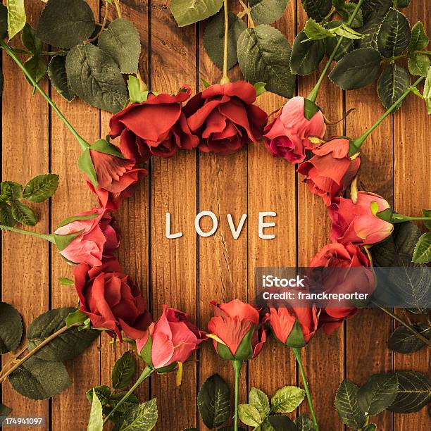 Love Concepto De St Valentine Foto de stock y más banco de imágenes de Amor - Sentimiento - Amor - Sentimiento, Bed Of Roses - refrán en inglés, Brote